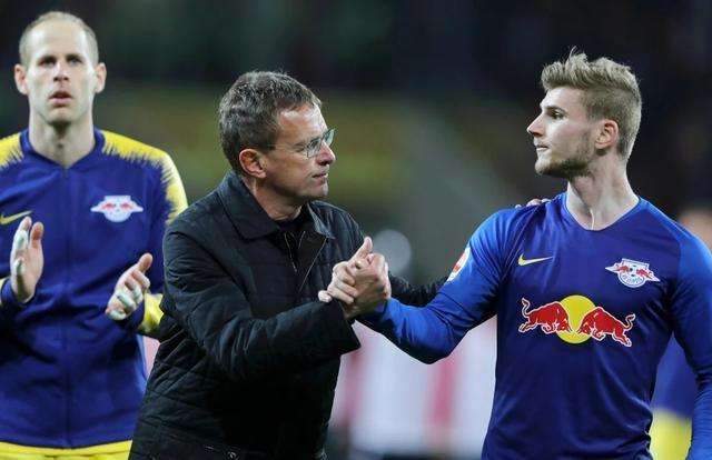 世界杯历史经典比赛回顾（历届世界杯经典对决回眸）