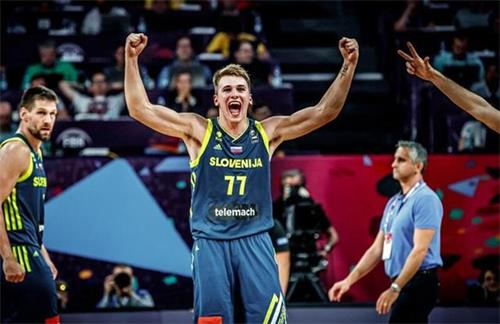 痛失好局，58岁老将三浦知良效力球队面临降入日本地区联赛风险（优势尽失，58岁三浦知良所在球队恐降入日本地区联赛）