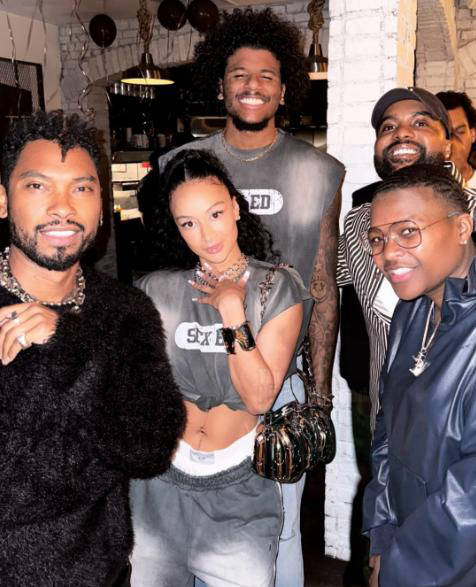 阿隆索：姆巴佩明天能上；阿韦洛亚未来有可能执教皇马（阿隆索：姆巴佩明日可上阵，阿韦洛亚未来或执教皇马）