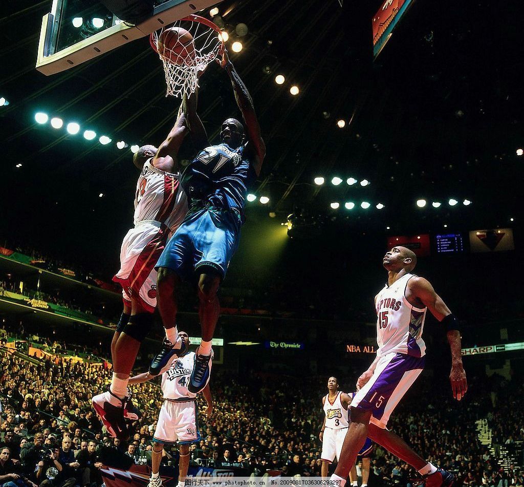 球星用表现撑起一片天（巨星凭实力扛起全场）