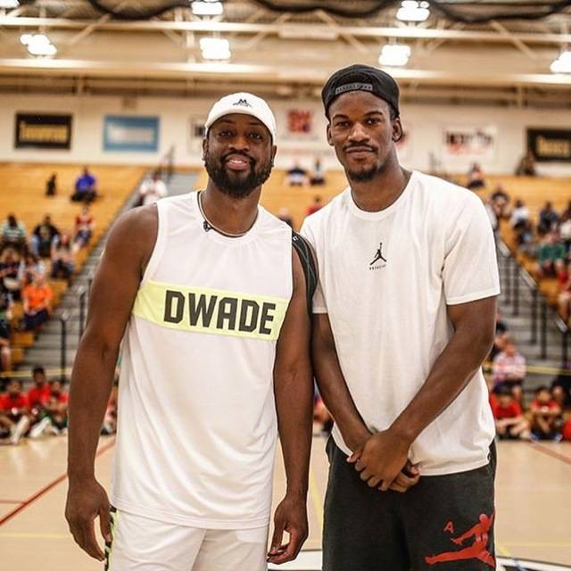 球队连胜势头延续，积分榜争夺愈发激烈（连胜势头不减，积分榜竞争愈加白热化）