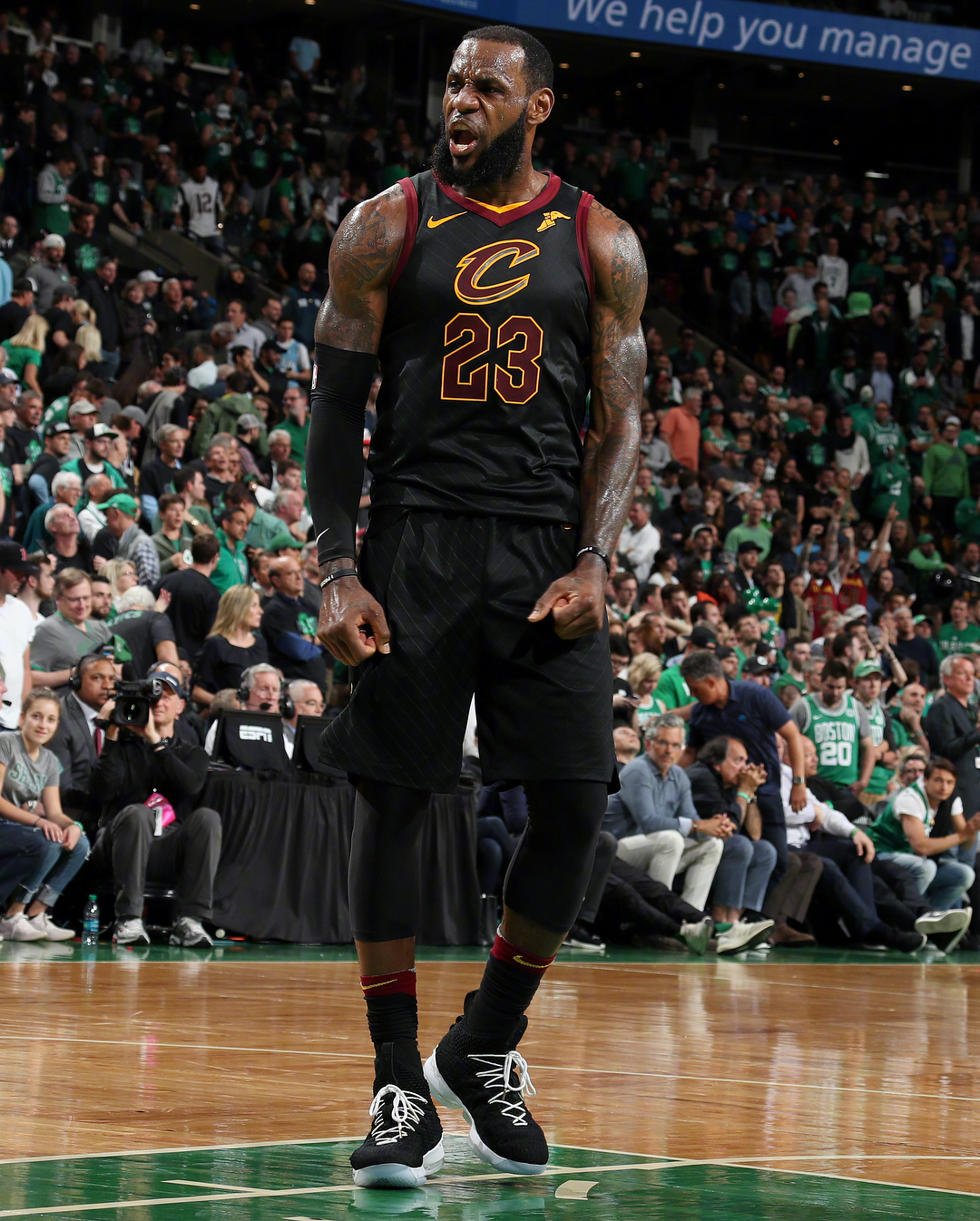 追平19年的自己！哈登今日首节27分，排在历史首节得分榜第五（哈登首节狂砍27分，追平2019年纪录，历史首节得分第5）