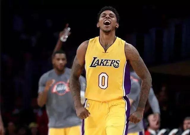 国际足联确认：2026年世界杯引进NFL规则，上下半场变四节制（FIFA官宣：2026年世界杯采纳NFL规则，比赛由上下半场改为四节制）