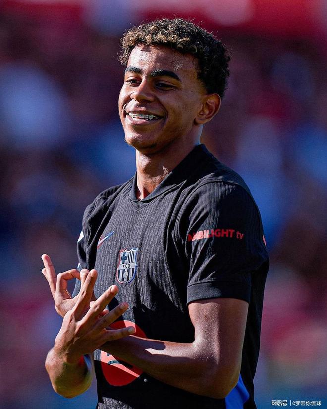 西班牙人举办“鹦鹉不离弃”活动，用待领养狗狗组成特殊阵容（西班牙人发起“鹦鹉不离弃”公益活动，用待领养犬组建独特阵容）