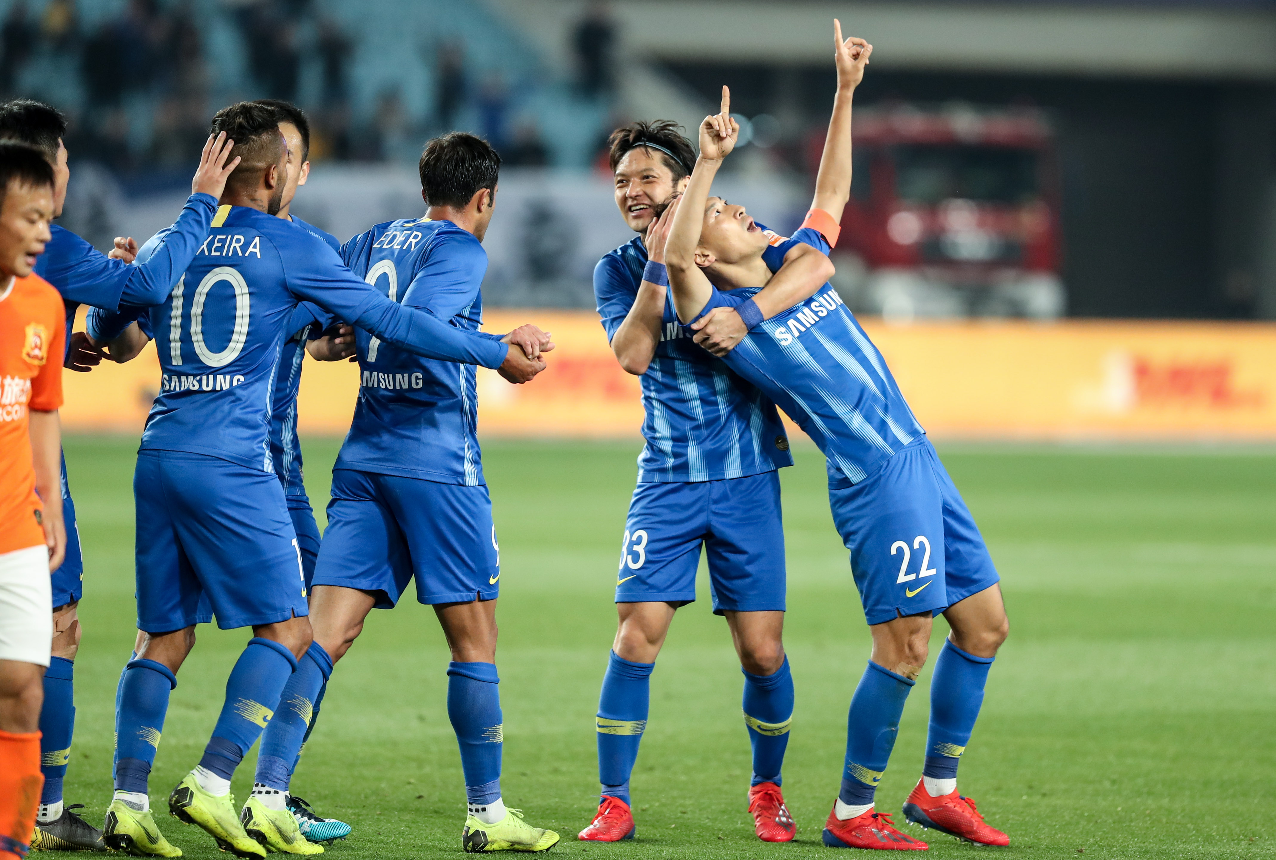 国米vs拉齐奥：劳塔罗搭档博尼，巴雷拉、恰尔汗奥卢出战（国米迎战拉齐奥：劳塔罗联手博尼，巴雷拉与恰尔汗奥卢出战）