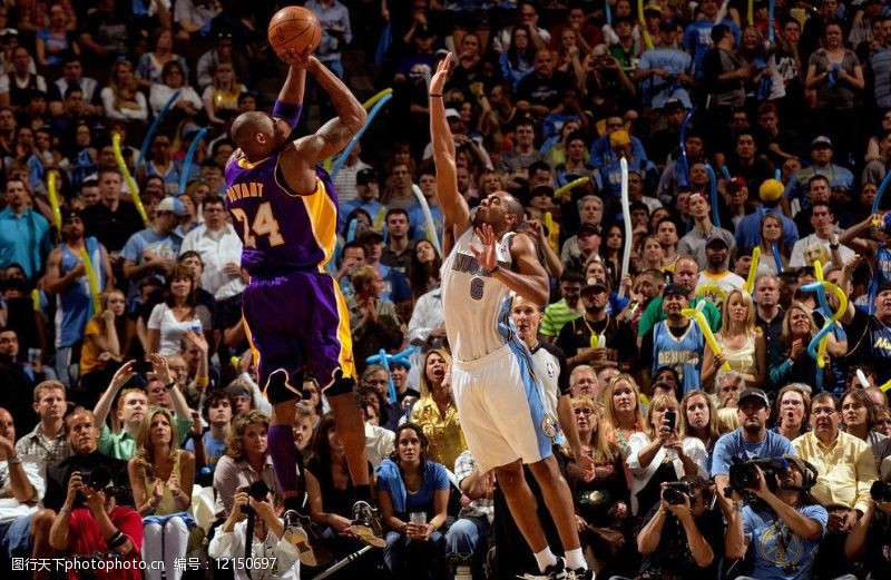 邮报整理C罗豪车收藏：有多辆布加迪，最贵的车价值850万英镑（邮报盘点C罗奢华车库：多辆布加迪在列，最贵车型价值850万英镑）