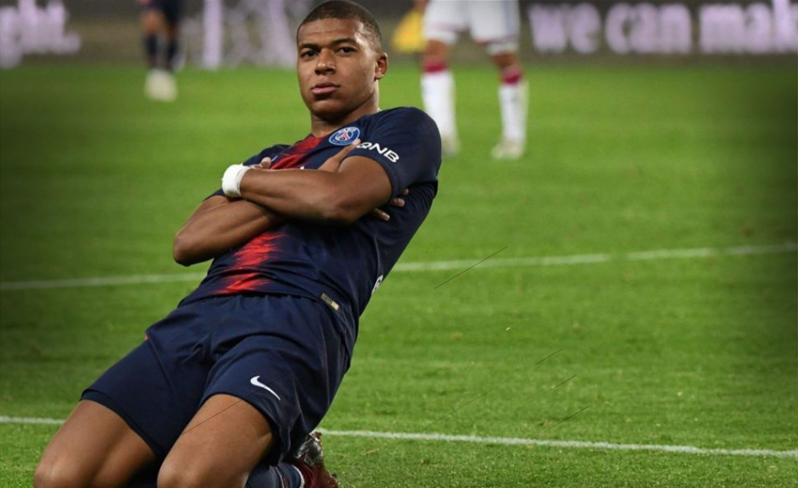 C罗本世纪左脚进球数位列第五，也是前十中唯一的非左脚球员（本世纪左脚进球榜：C罗第5，前十中唯一惯用右脚者）