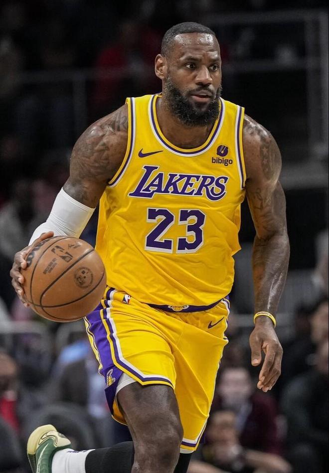 冬窗转会市场：罗马锁定齐尔克泽与法比奥·席尔瓦，能否逆袭重回巅峰？（罗马冬窗瞄准齐尔克泽与法比奥·席尔瓦：能否强势回归巅峰？）