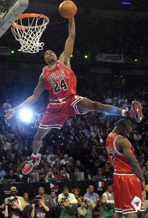 吉尔摩社媒晒照：手术成功，康复之路开始（吉尔摩晒术后照：手术顺利，康复启程）