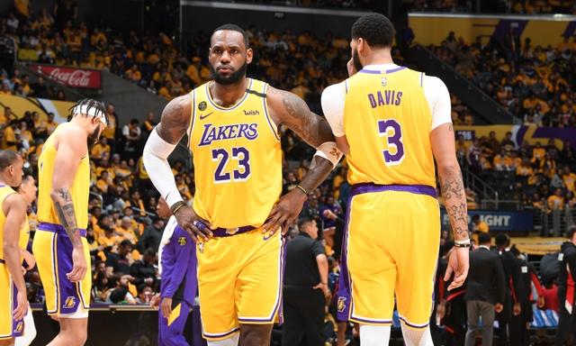 英超前瞻：利兹联连场不胜跌入降级区，维拉赛季客战成绩不佳（英超前瞻：利兹联不胜滑入降级区，阿斯顿维拉本季客场乏力）