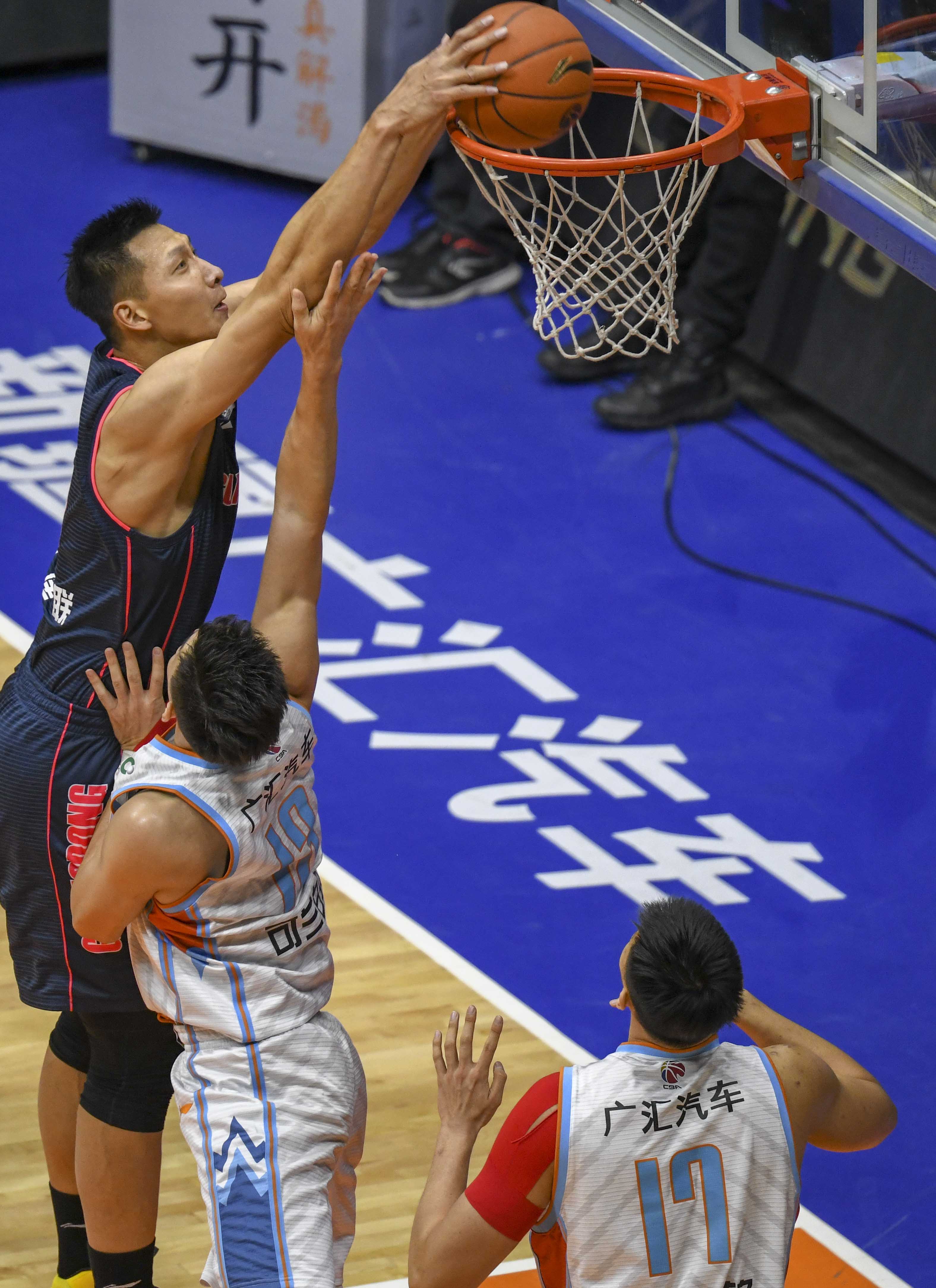 利兹联在英超第14轮主场3-1战胜切尔西，田中碧首球+勒温破门，结束连败并跳出降级区。（英超第14轮：利兹联主场3-1力克切尔西，田中碧处子球+勒温建功，止连败跃出降级区）