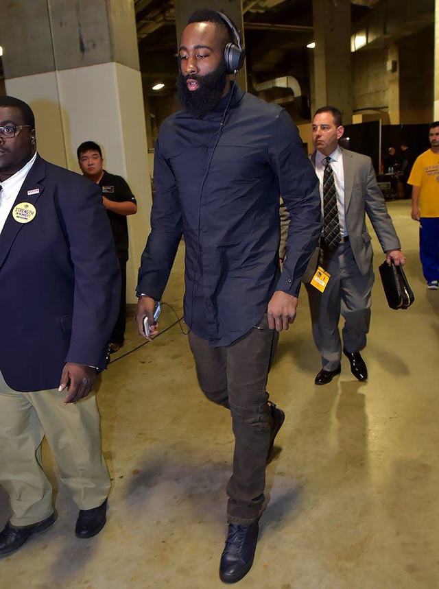 英超 阿森纳VS布伦特福德比分预测 积分排名与争冠形势：欧冠后遗症的考验（英超前瞻：阿森纳vs布伦特福德比分预测，积分态势与争冠格局，欧冠后遗影响考验）