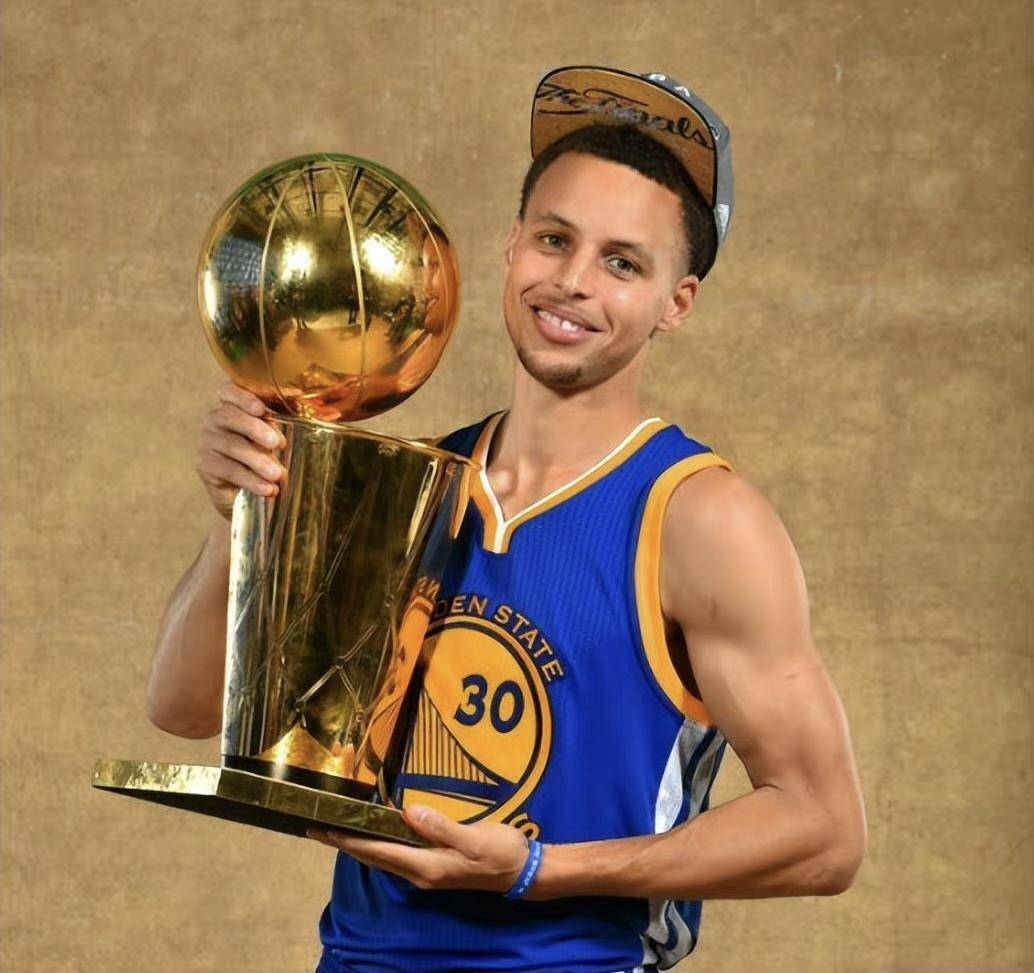 马卡：费兰本赛季状态火热，进球效率已超过维尼修斯和萨拉赫（马卡：费兰今季状态爆棚，进球效率已高于维尼修斯与萨拉赫）