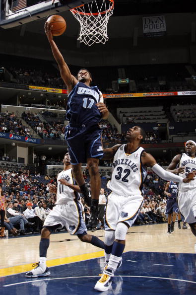 蓉城客战神户首发：韦世豪、周定洋在列，罗慕洛、费利佩登场（成都蓉城客战神户首发公布：韦世豪、周定洋入列，罗慕洛、费利佩出战）