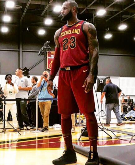 山东泰山达成中国顶级联赛总积分1500分里程碑，为中超首队（山东泰山总积分破1500分，成中超首队达成顶级联赛里程碑）