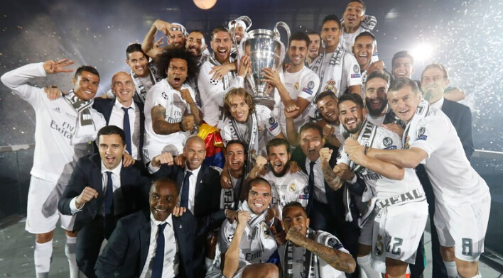 半场开香槟，兰德维尔以为自己稳了，没想到查里尔的输出还在后面！（半场提前庆祝，兰德维尔自认胜券在握，岂料查里尔后程火力更猛！）