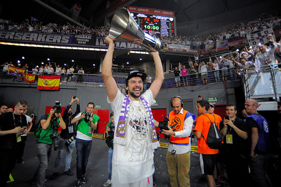 皇马战术转型阵痛！惨遭马竞5-2血洗 阿隆索理念遭遇现实困境（皇马战术变革阵痛期：5-2惨负马竞，阿隆索理念遭遇现实考验）